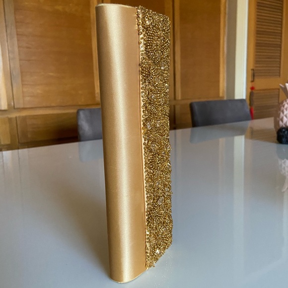 Valerie Stevens Gold Clutch with shoulder strap - Picture 4 of 8